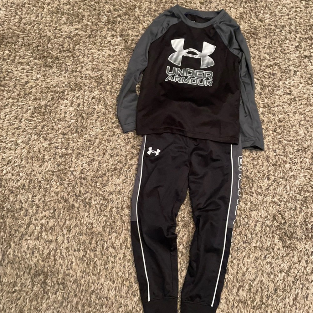 Under Armour. Boys set. Size 5